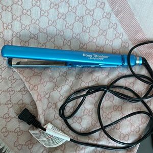 Nano Titanium by BaByloss Pro hair straightener